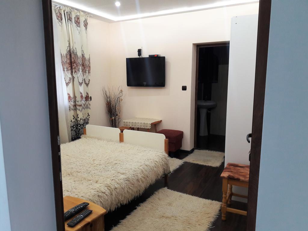 Sharkov Guest House Dolen  Buitenkant foto